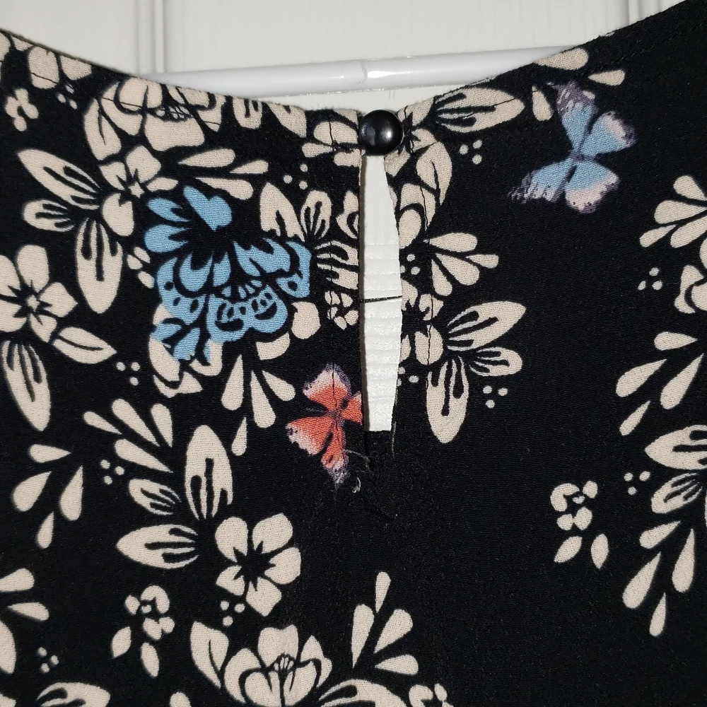 Cute loose sleeveless blouse - Picture 4 of 4